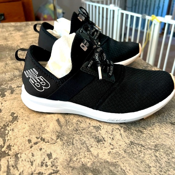 New Balance Women's DynaSoft Nergize V3 Shoes - Picture 1 of 3